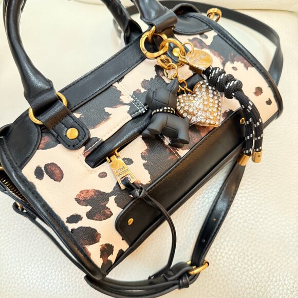 NWT STEVE MADDEN BGOMEZ CROSSBODY SATCHEL BAG W HEART DOG CHARM KEYRING - Picture 3 of 6